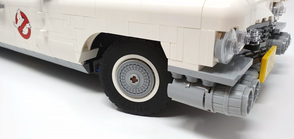 showing the small white wall tyres on the ecto 1
