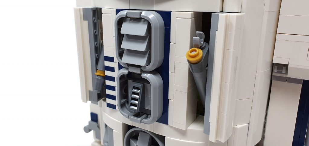image showing the front doors of the chest open on the lego r2d2 set